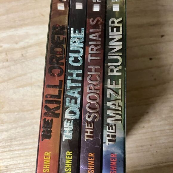 The maze runner series book set NEW sealed - Picture 3 of 3